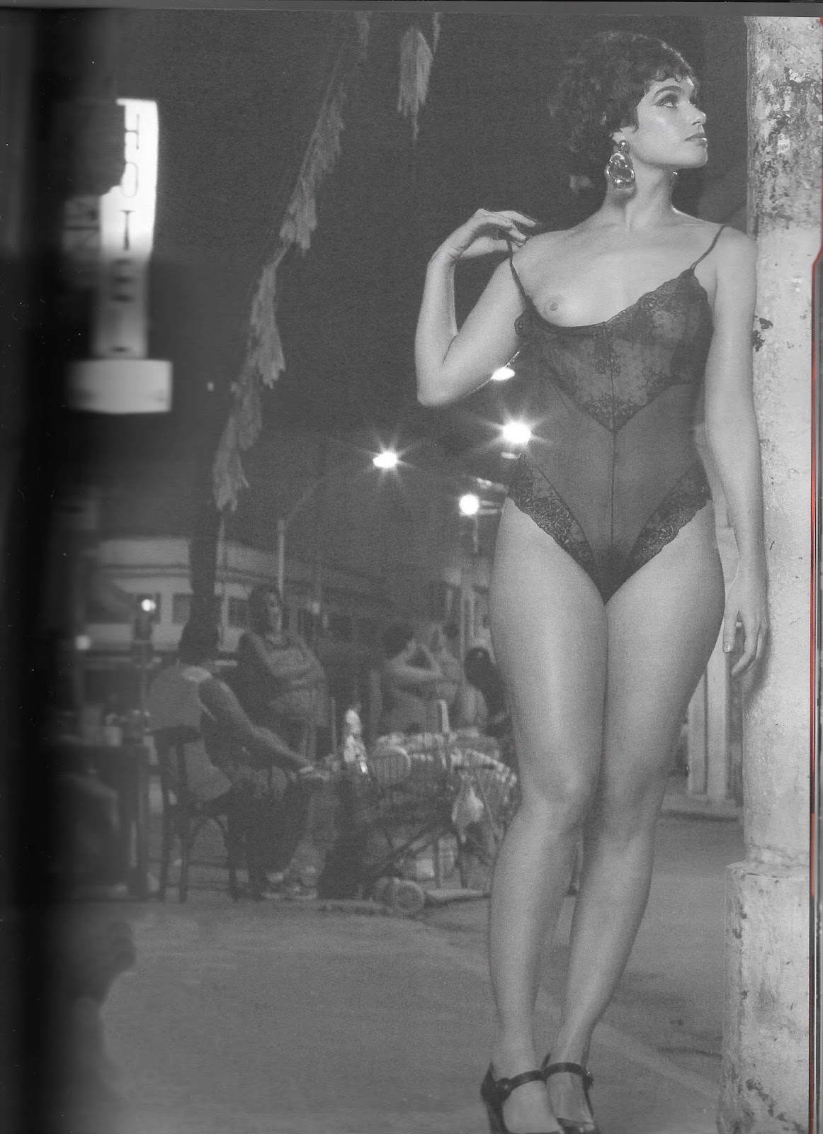 maria flor pelada rua