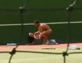 Tenista gostosa transando com instrutor na quadra de tenis