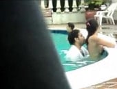 Transando dentro da água no clube