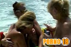 coroas peladas se exibindo nudez