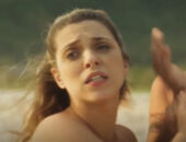 Julia Rabello nua na praia peladinha