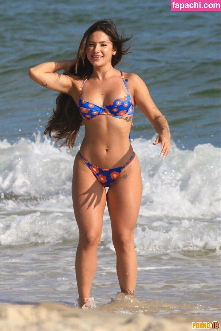 nathalia valente nua praia