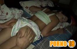 sobrinha tarada sofre incesto dormindo