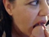 Tia boqueteira gostosa mamando